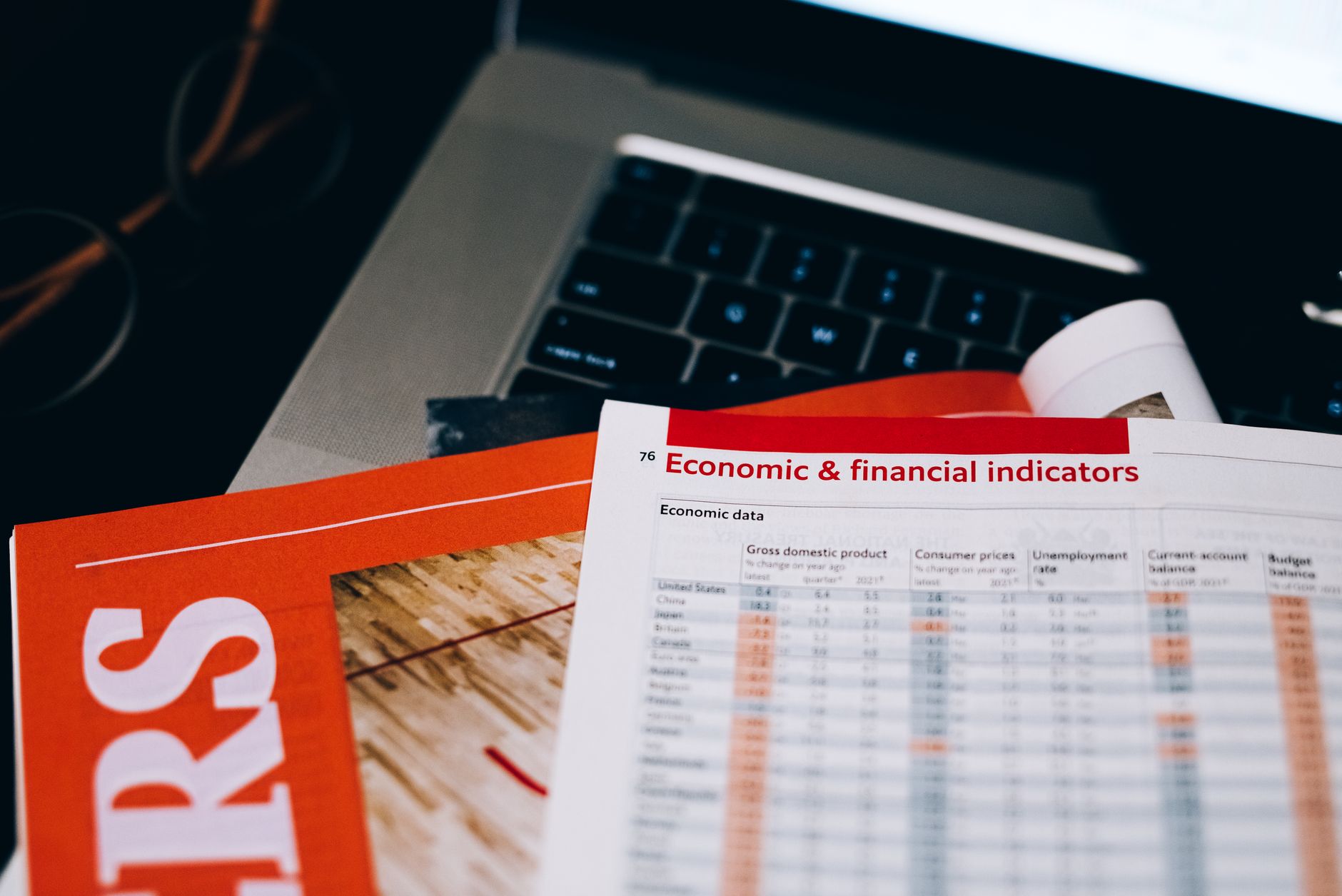 Ce subiecte sunt potrivite pentru o lucrare de licență în științe economice?